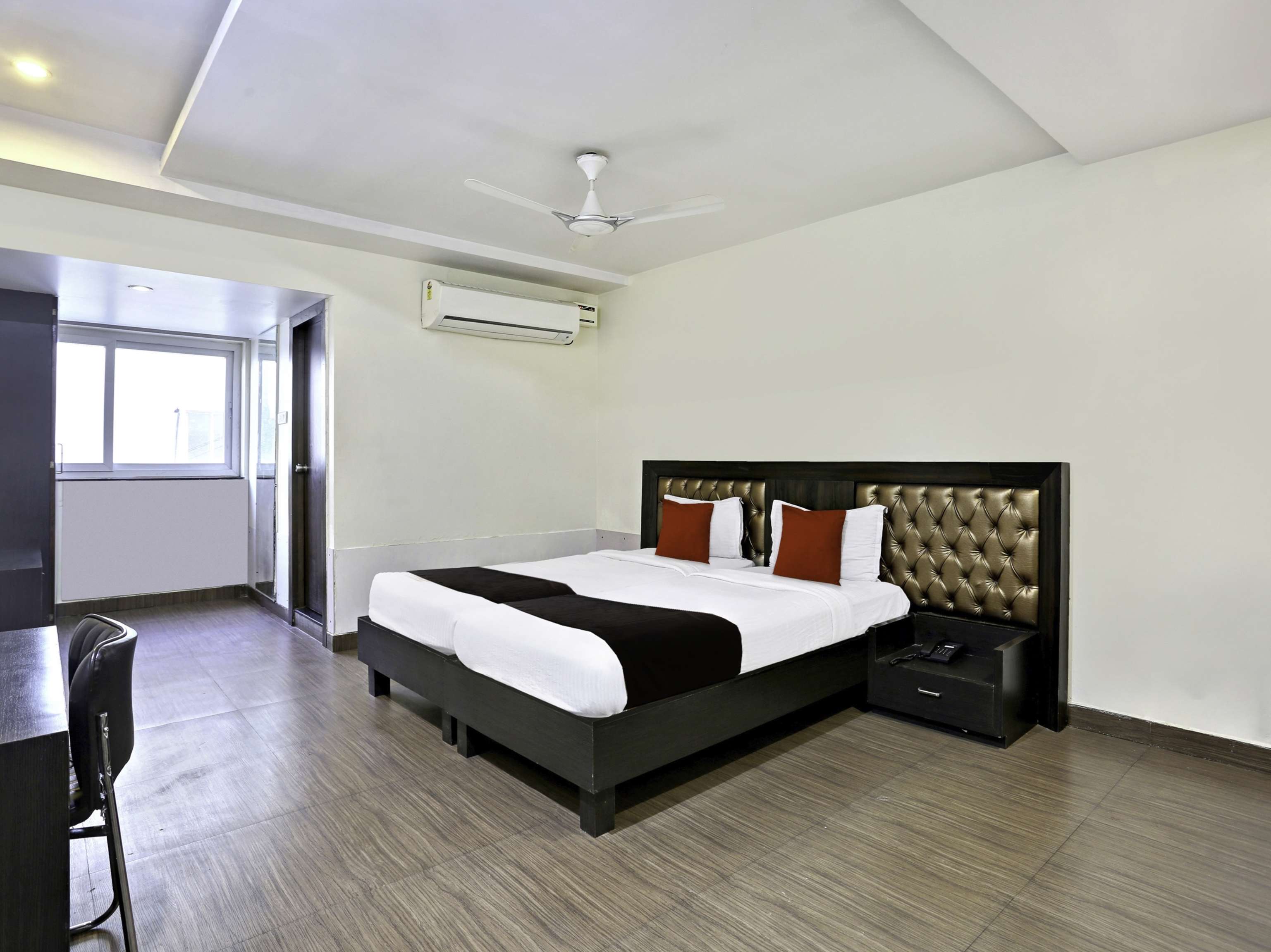 OYO 9003 Deccan Inn 13/42