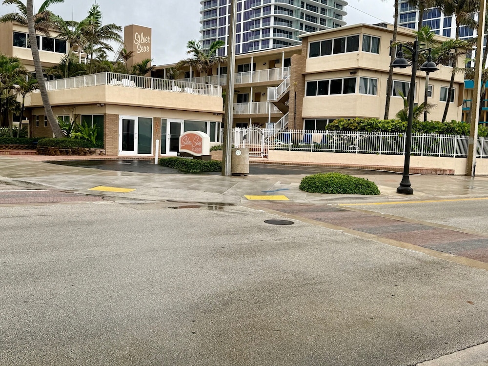 Silver Seas Beach Resort 57/67