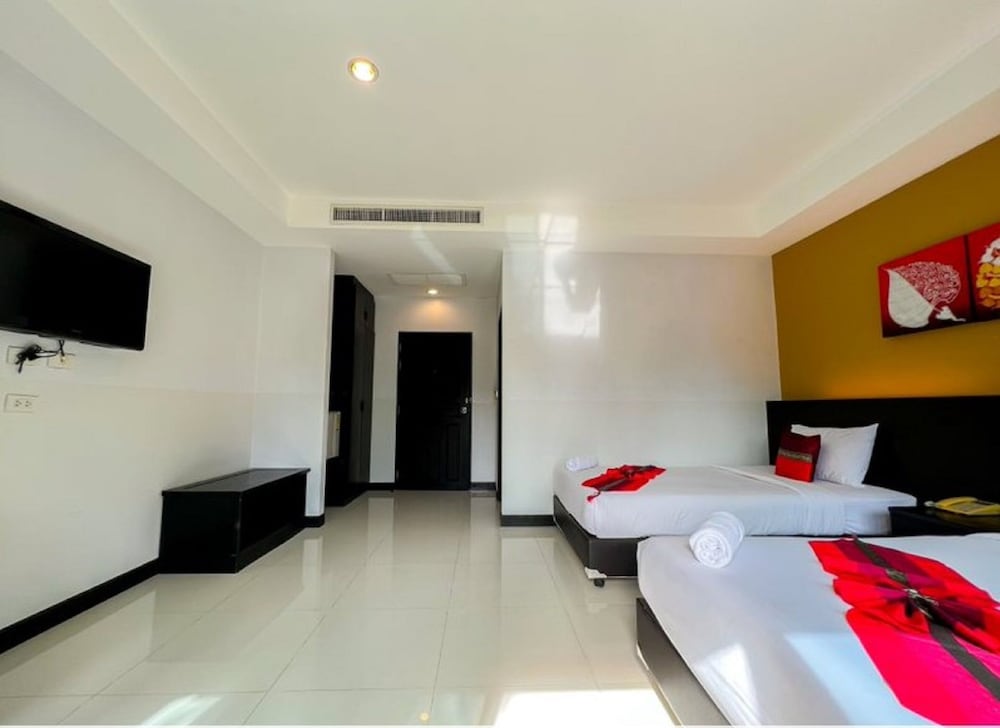 Nai Yang Beach Hotel 4/23