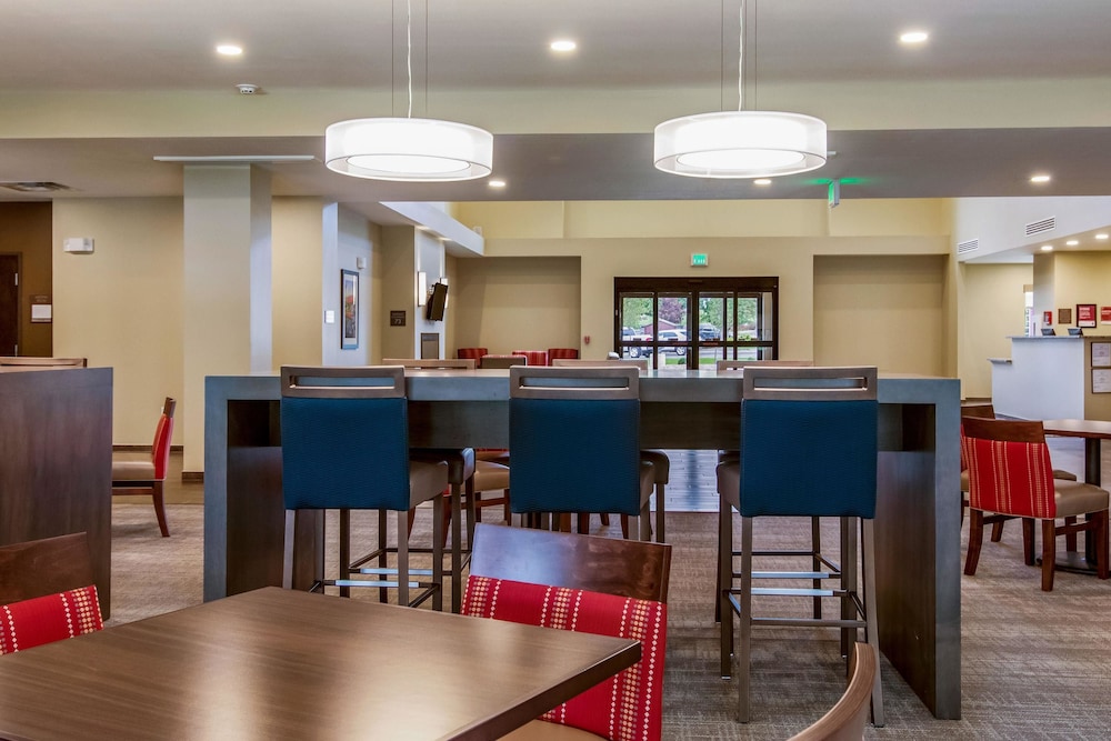 Comfort Suites Wooster near University Campus 48/54