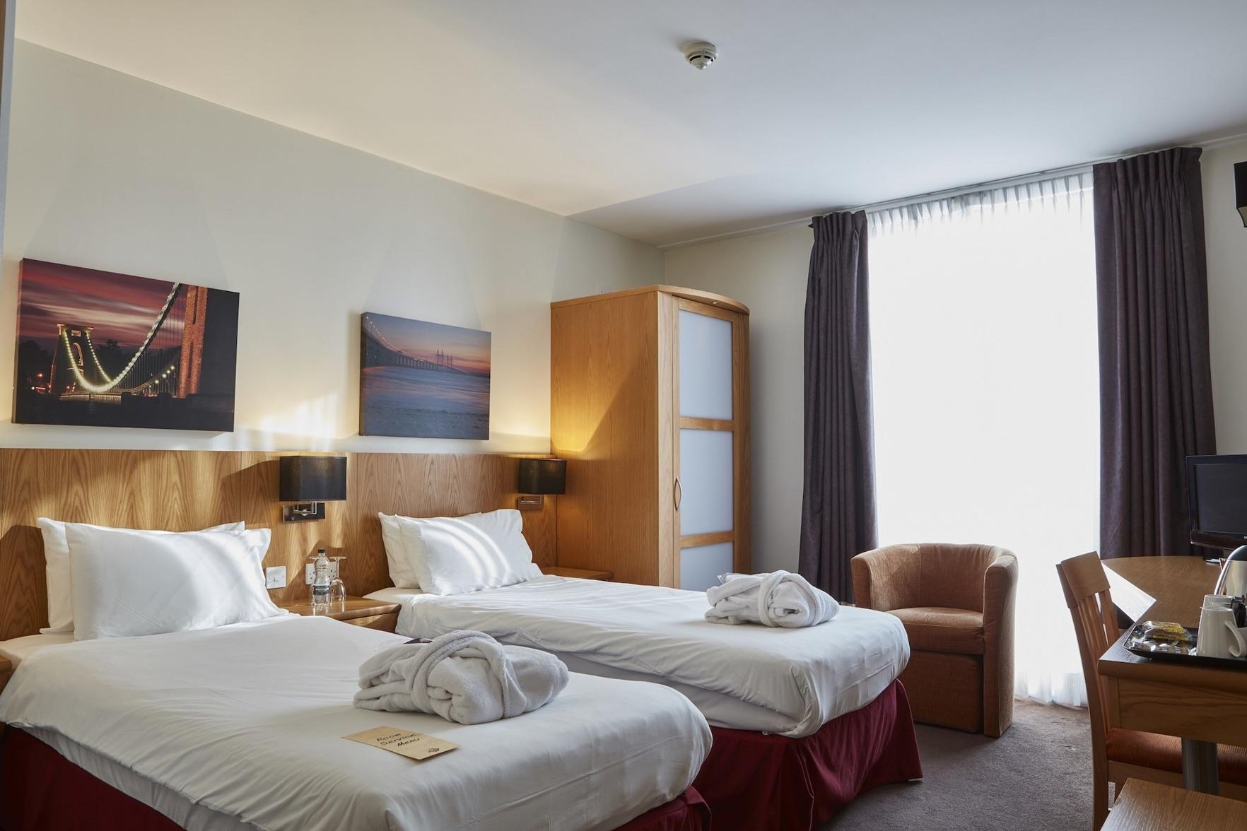 City, Twin Beds