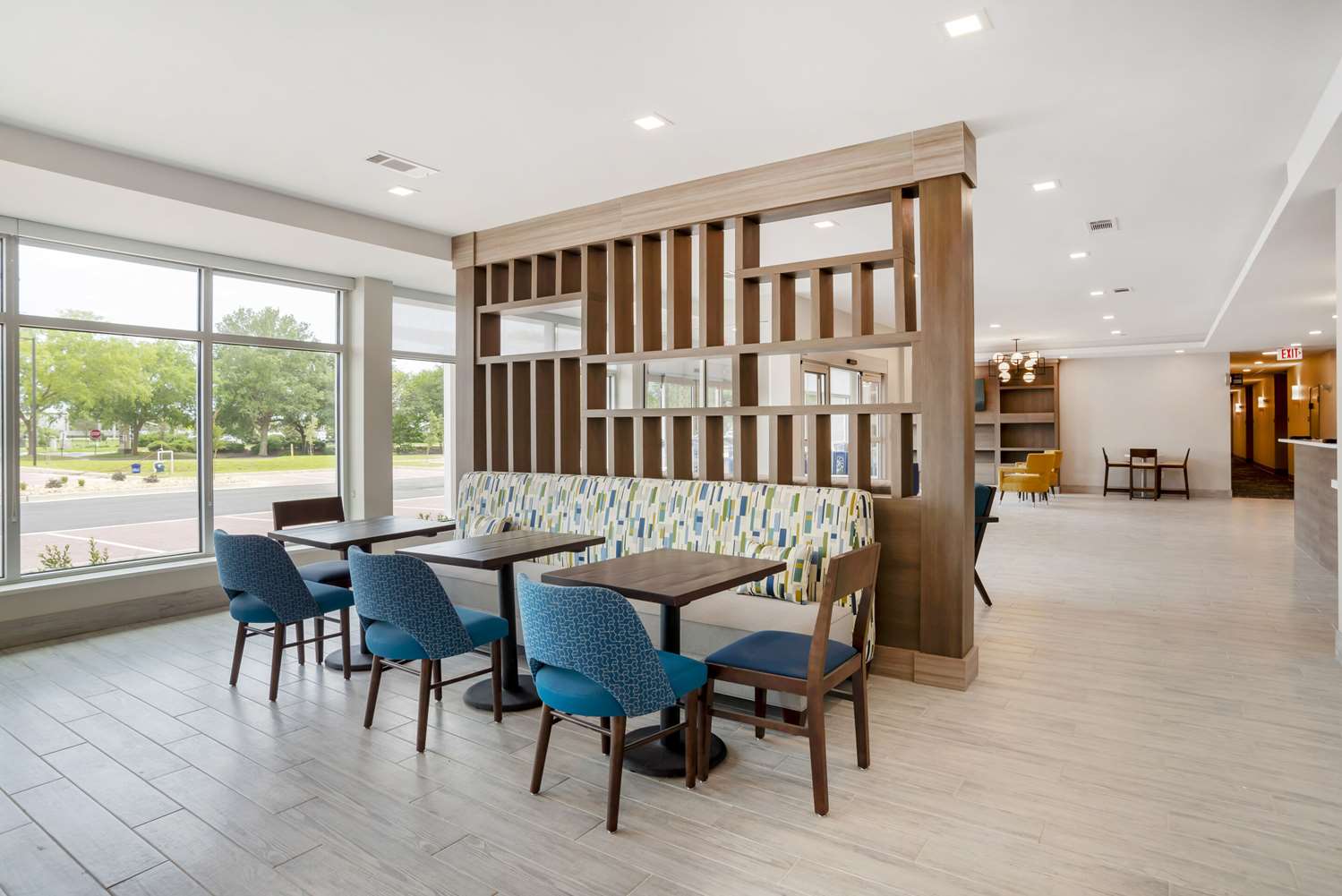 Comfort Inn and Suites Destin Near Henderson Beach 25/28