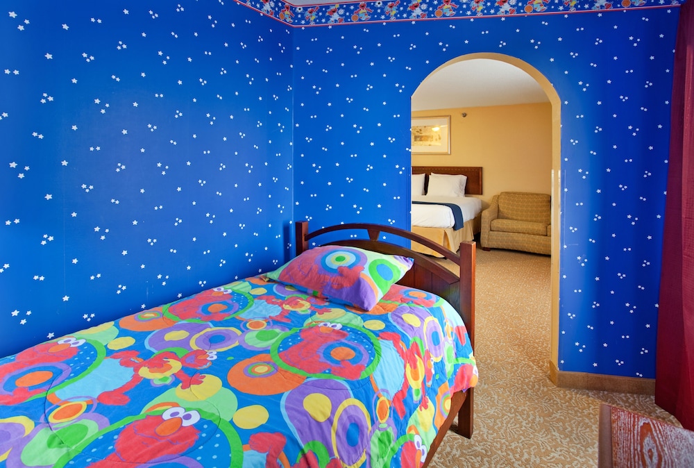 Holiday Inn Express Suites St Louis West Fenton 30/65