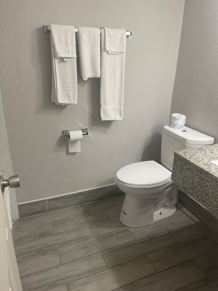 Days Inn by Wyndham Salisbury NC 20/21