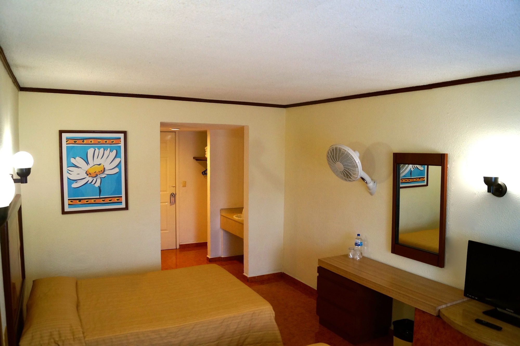 ROOM, SINGLE