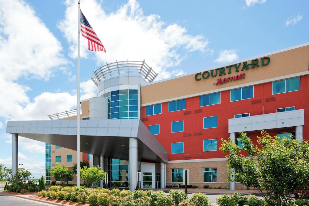 Courtyard by Marriott Minneapolis Maple Grove/Arbor Lakes 4/70