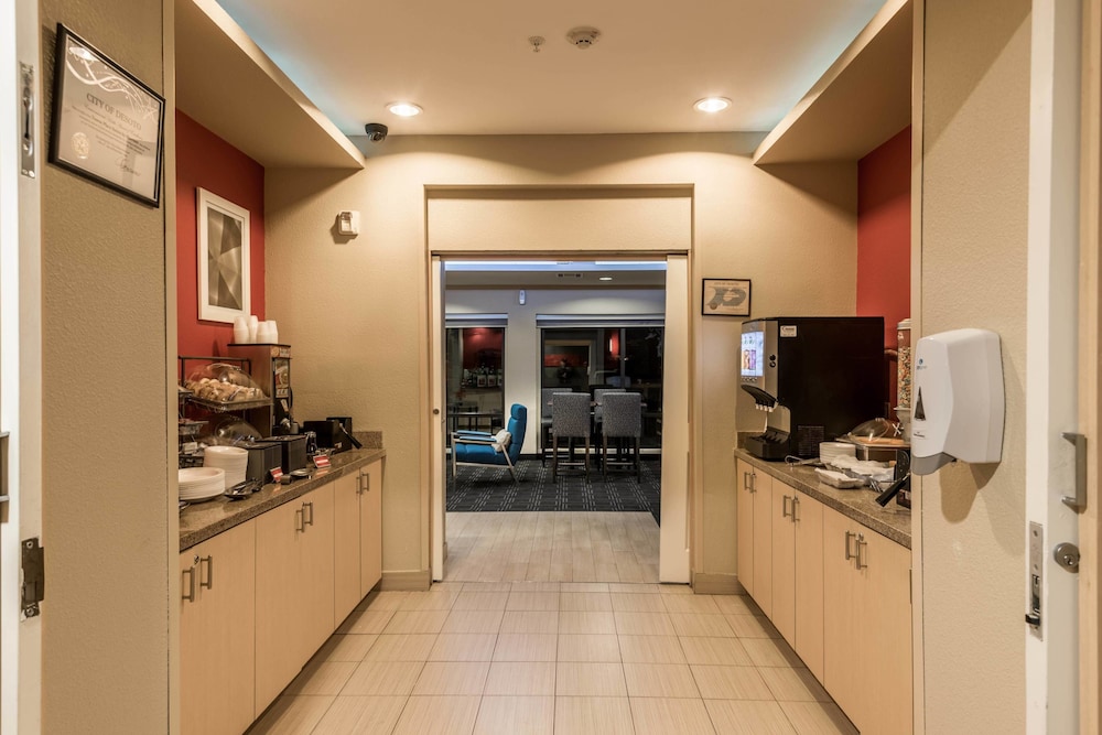 TownePlace Suites Dallas DeSoto 8/27