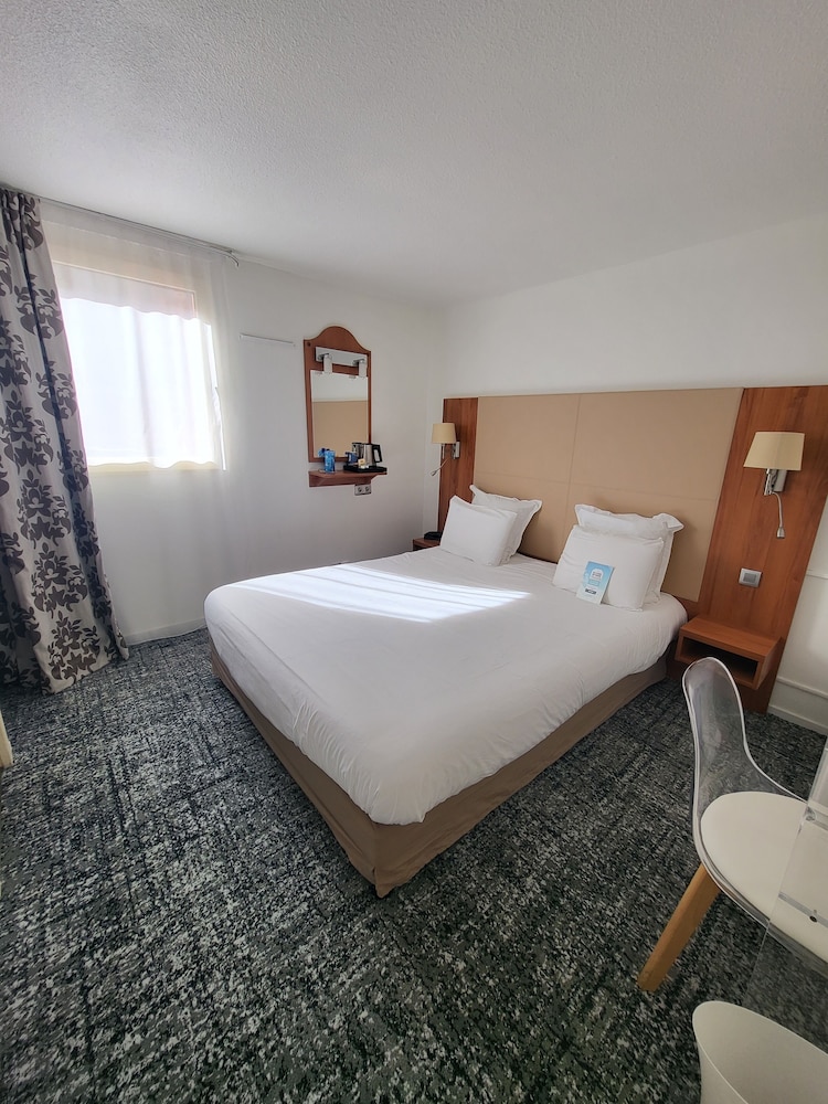 غرفة قياسية بسرير مزدوج، Hotel Kyriad Saint Quentin En Yvelines - Montigny 3/9