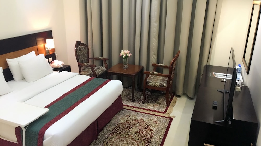 ECONOMY, SINGLE, QUEEN BED