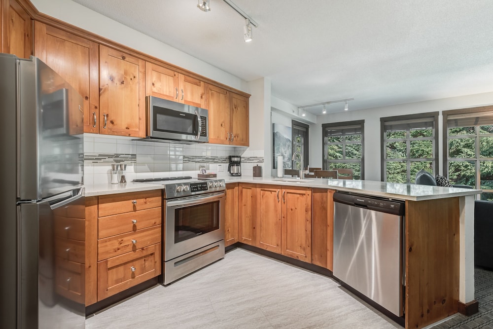 Blackcomb Springs Suites by CLIQUE 10/70