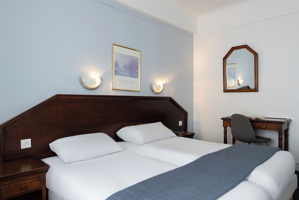 ROOM, TWIN BEDS