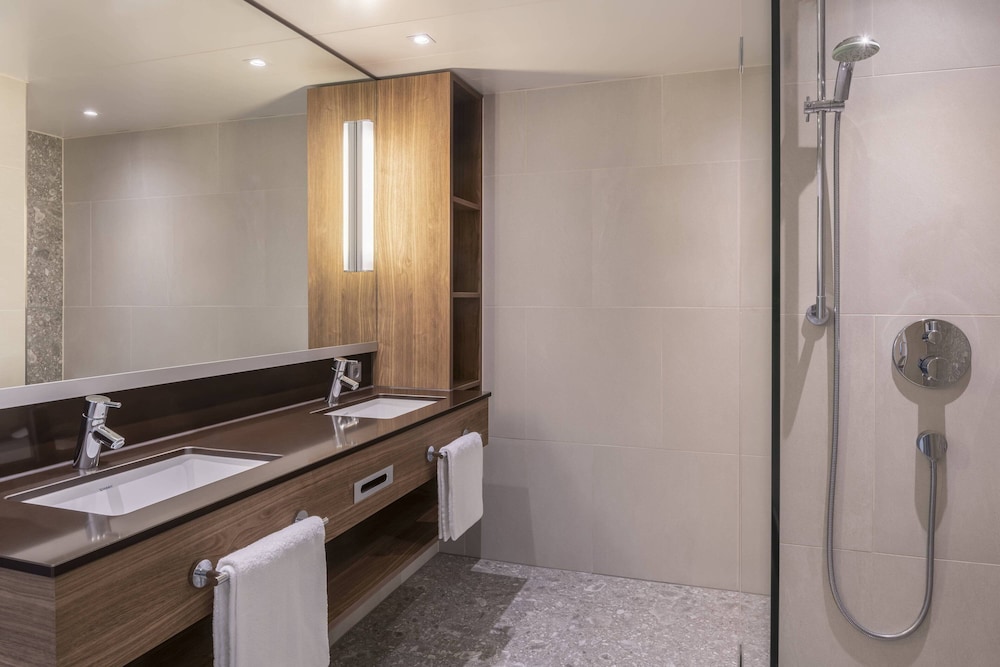 Courtyard By Marriott Linz 8/55