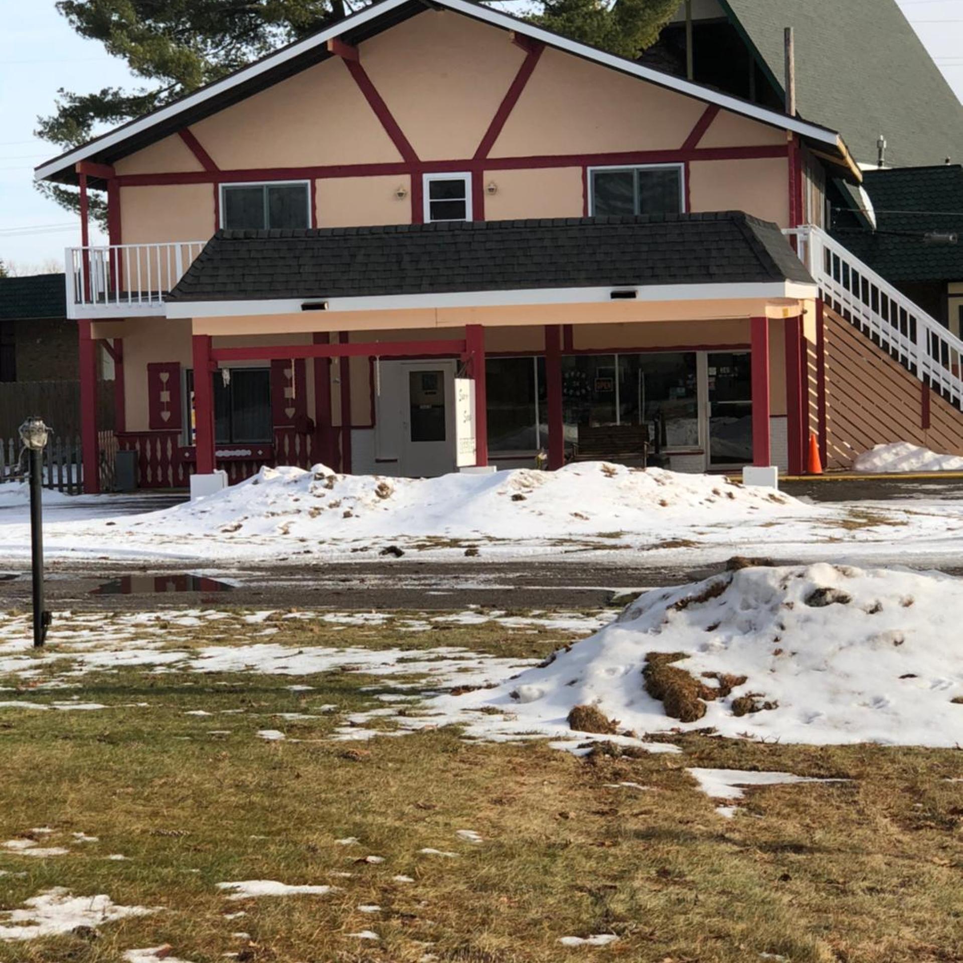 Sun 'n Snow Motel 46/50