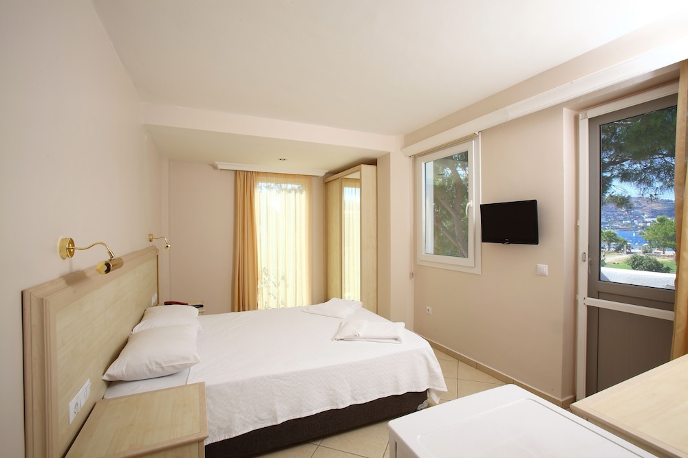 Catamaran Hotel 16/55