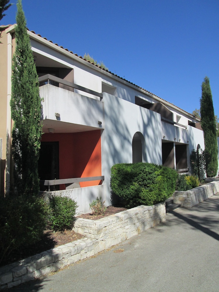 Mercure Brignoles Golf de Barbaroux and Spa 3/73