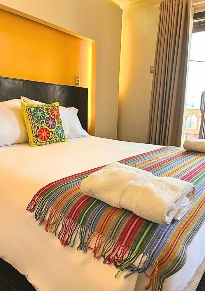 Yellow, Deluxe, Queen Bed