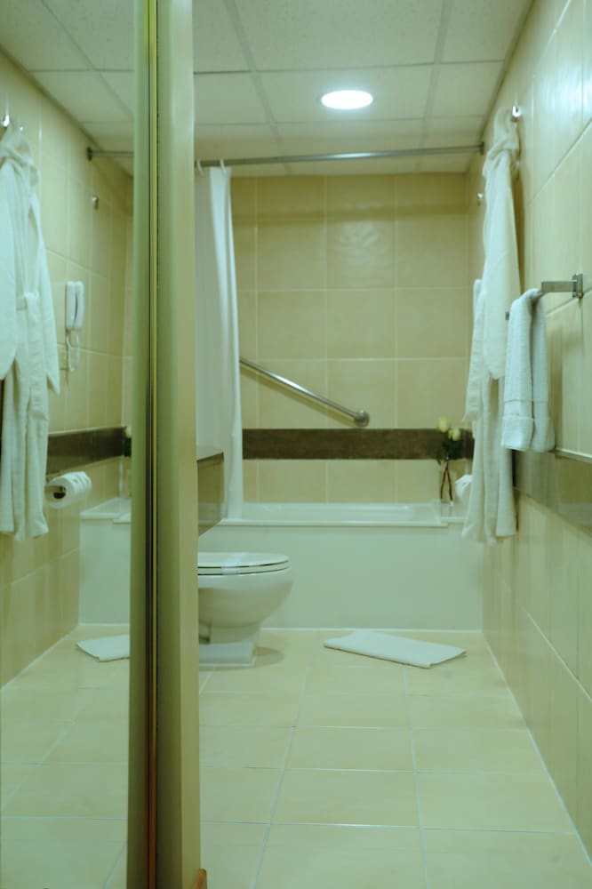Suites Del Bosque 69/73