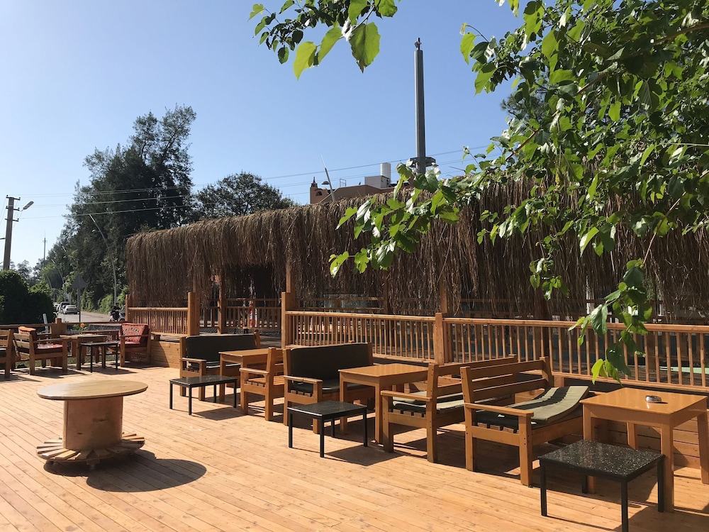 Dream Town Hotel & Restaurant 30/50