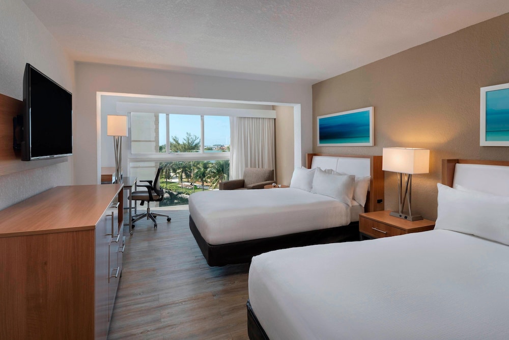 Courtyard Nassau Downtown Junkanoo Beach Ex Sunset Resort Bahamas 16/36