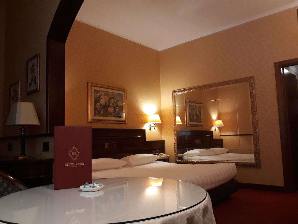 Hotel Motel Luna 7/25