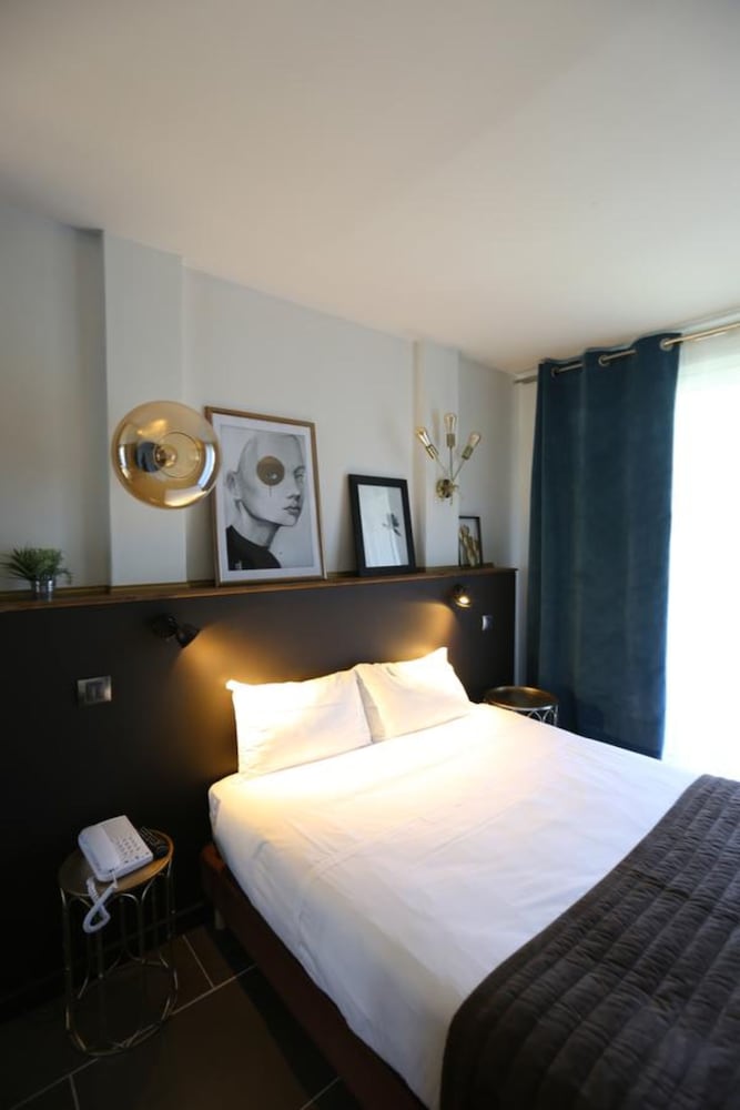 ROOM, DOUBLE BED