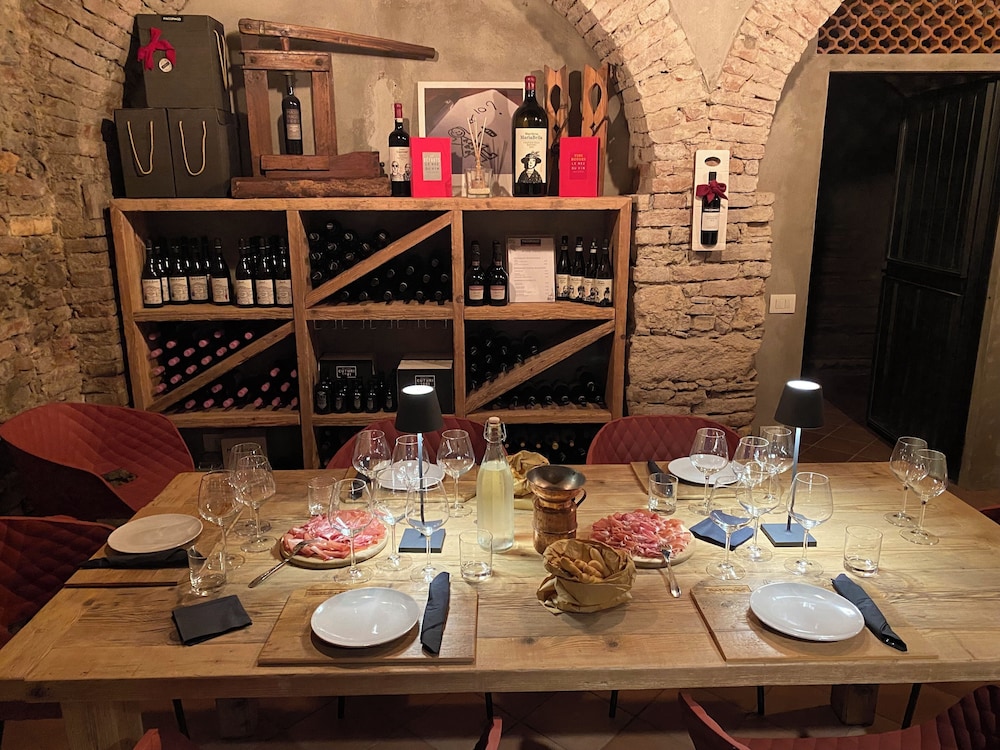 Massimago Wine Suites 26/32