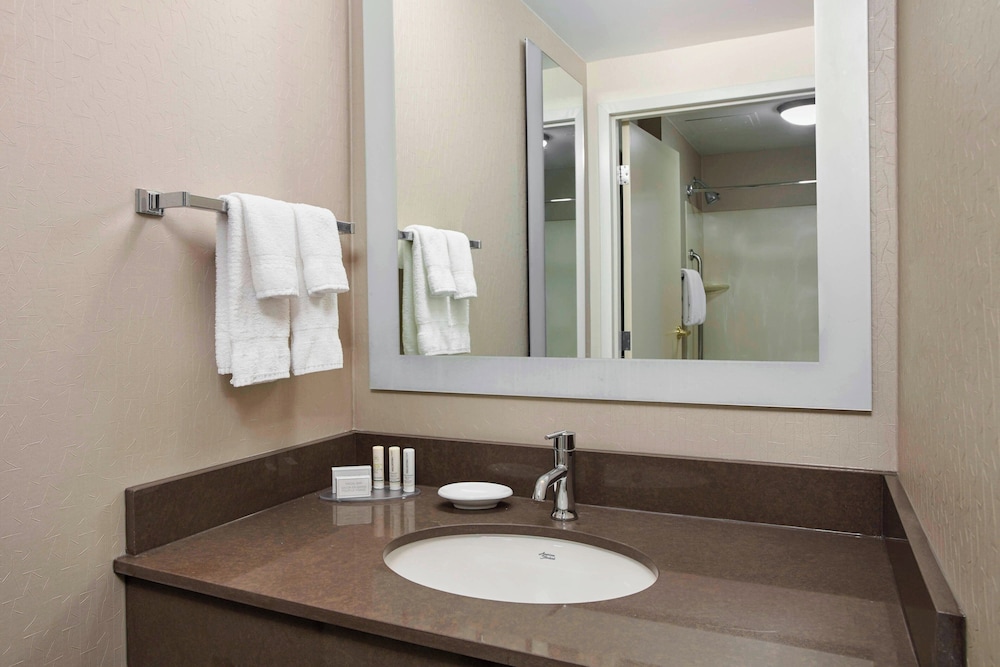 Suite, King Bed, Sofa, Accessible