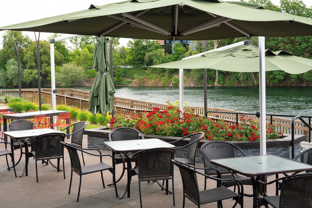 Ruby River Hotel 40/66