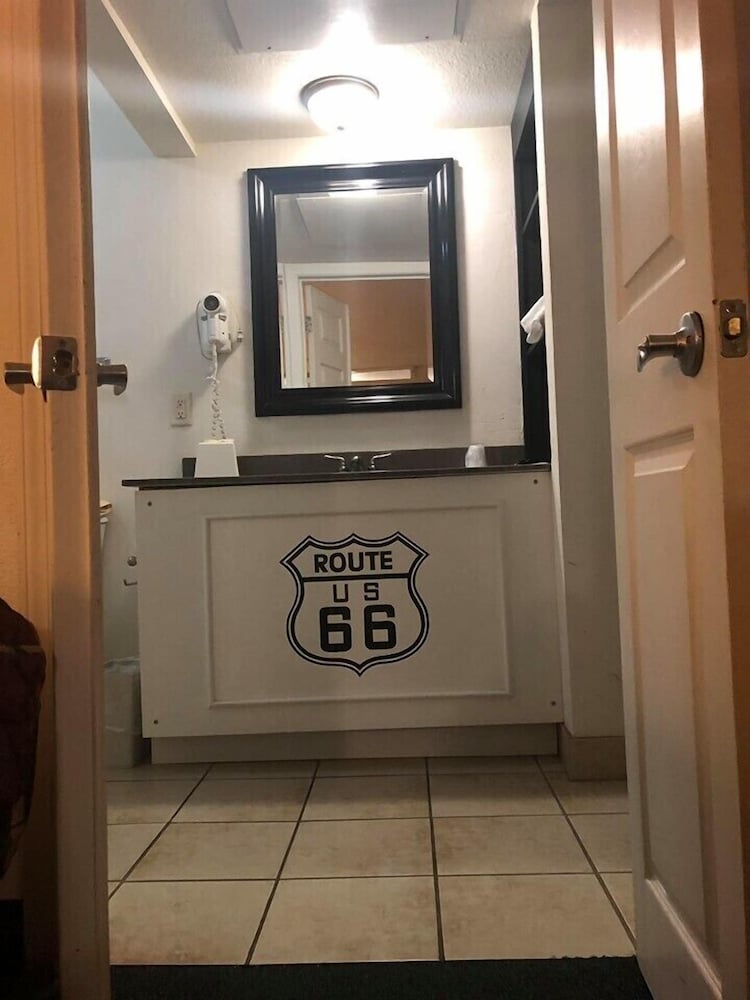 Route 66 Hotel And Conference 12/58