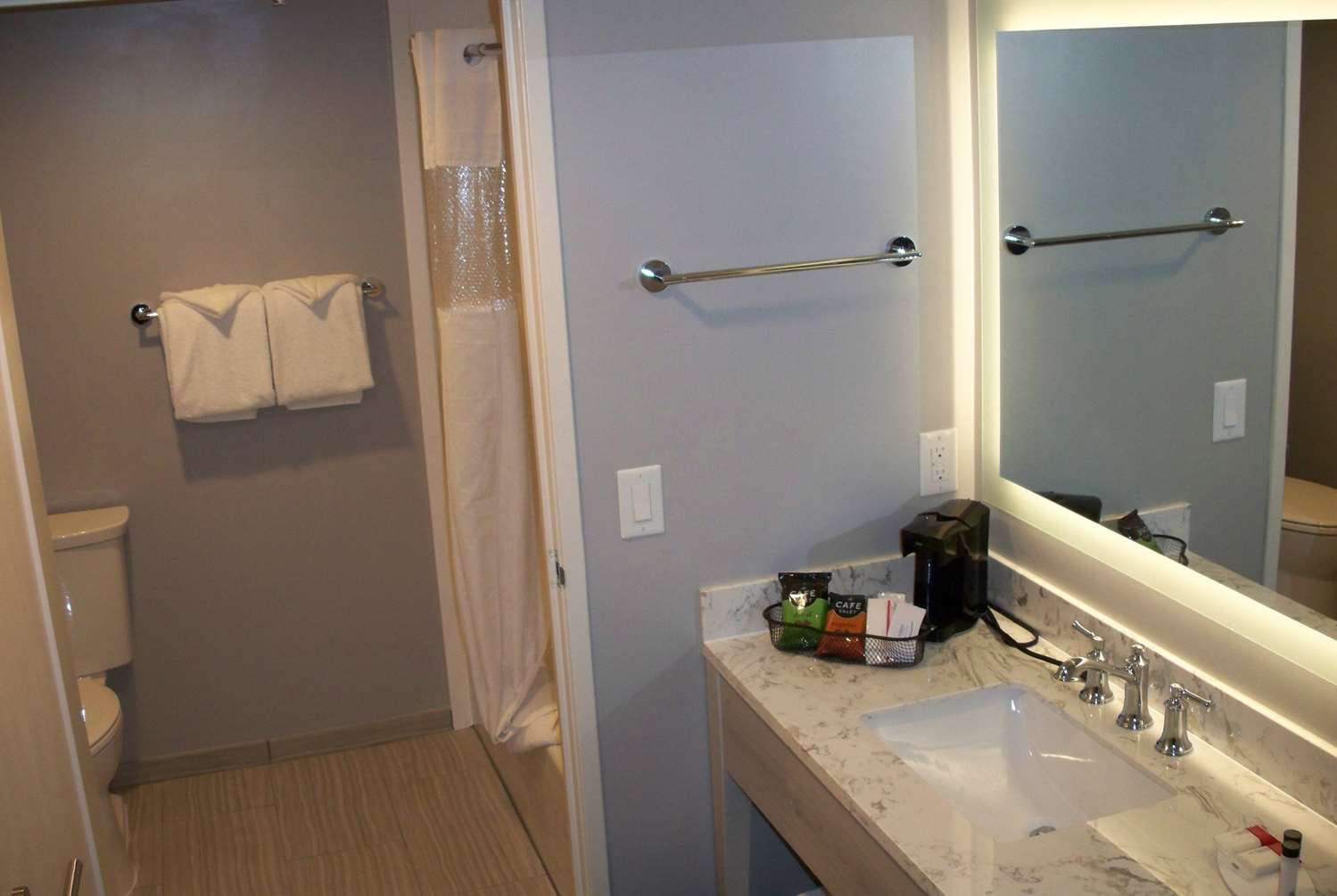 Ramada by Wyndham Burbank Airport 47/51