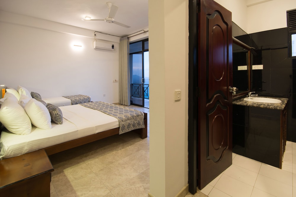 Ceyloni Panorama Resort 18/59