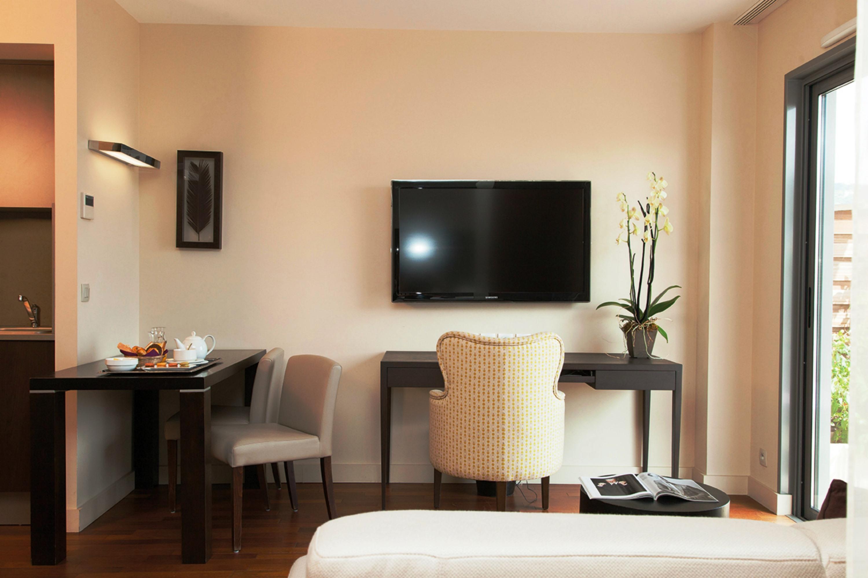 Prestige, Suite