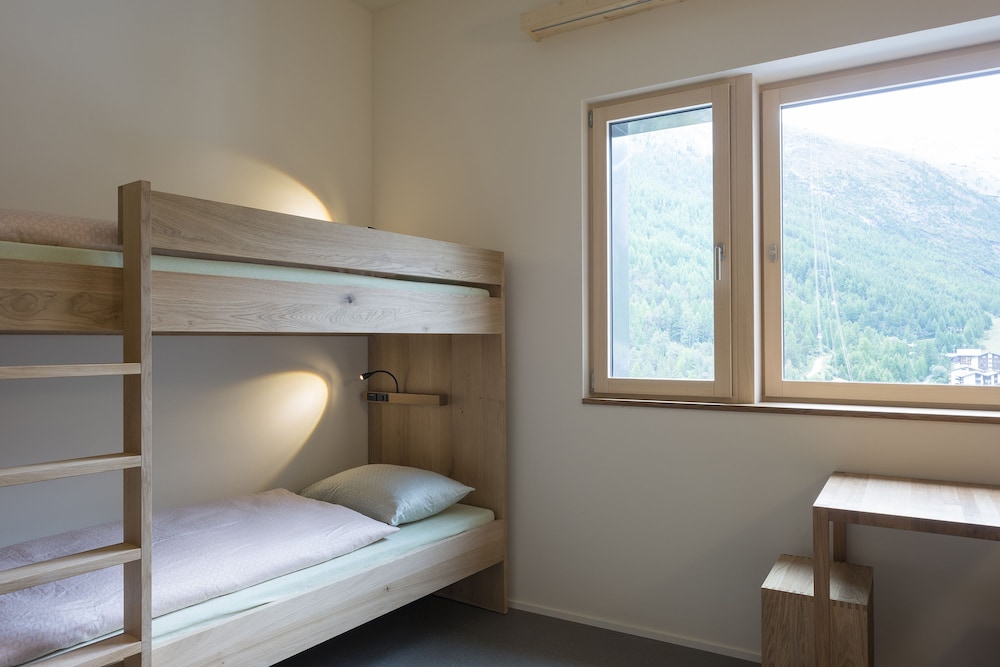 MIXED DORM, 4 BEDS, SHARED BATHROOM