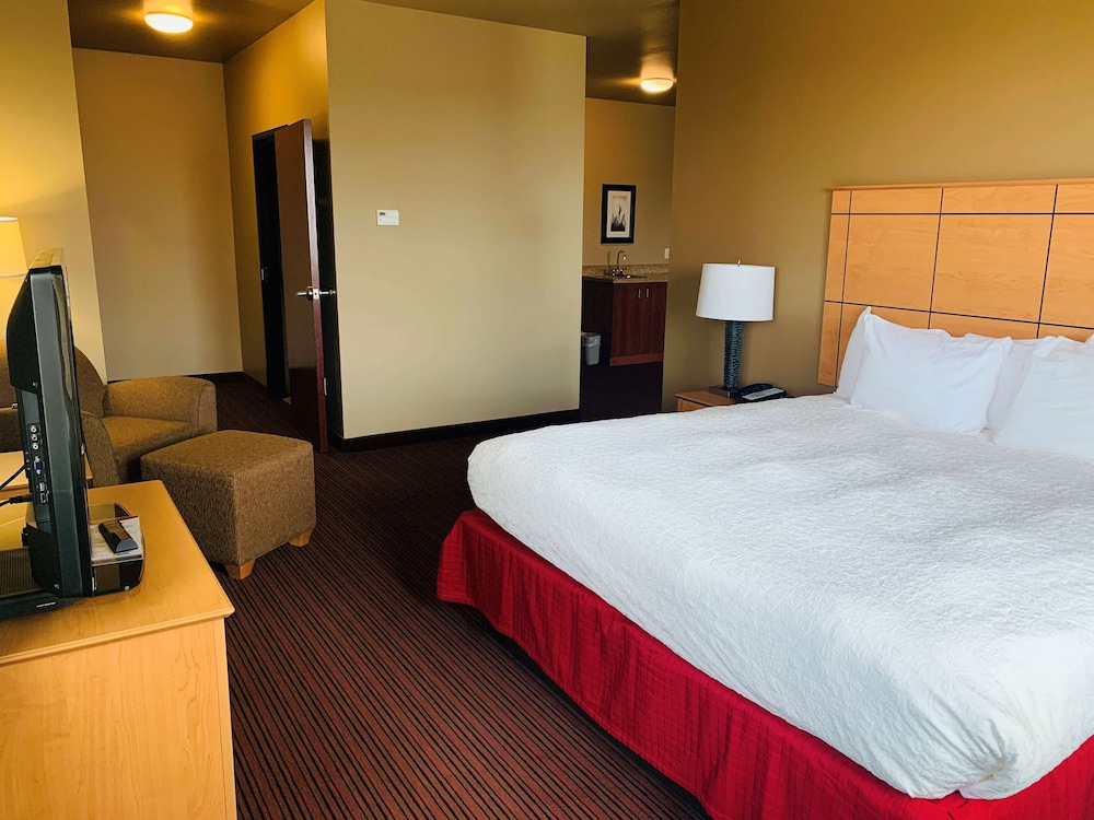 Best Western Golden Prairie Inn & Suites 17/38