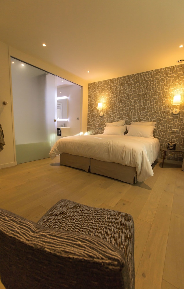 DELUXE, DOUBLE BED