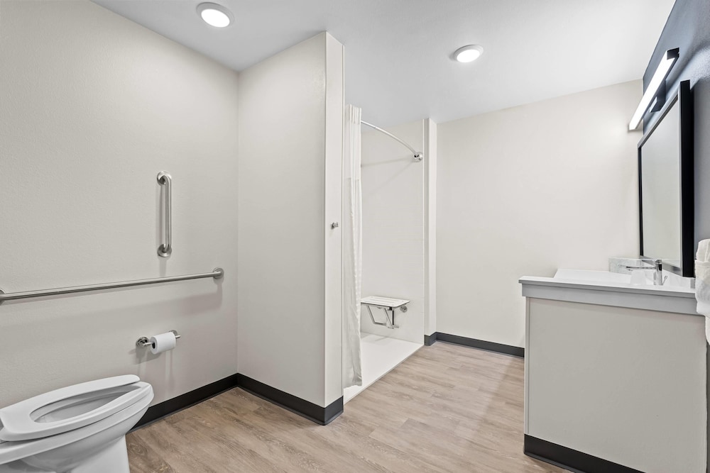 Everhome Suites Brownsville 63/66