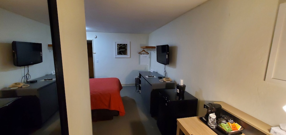 Pictured Rocks Inn & Suites 49/70