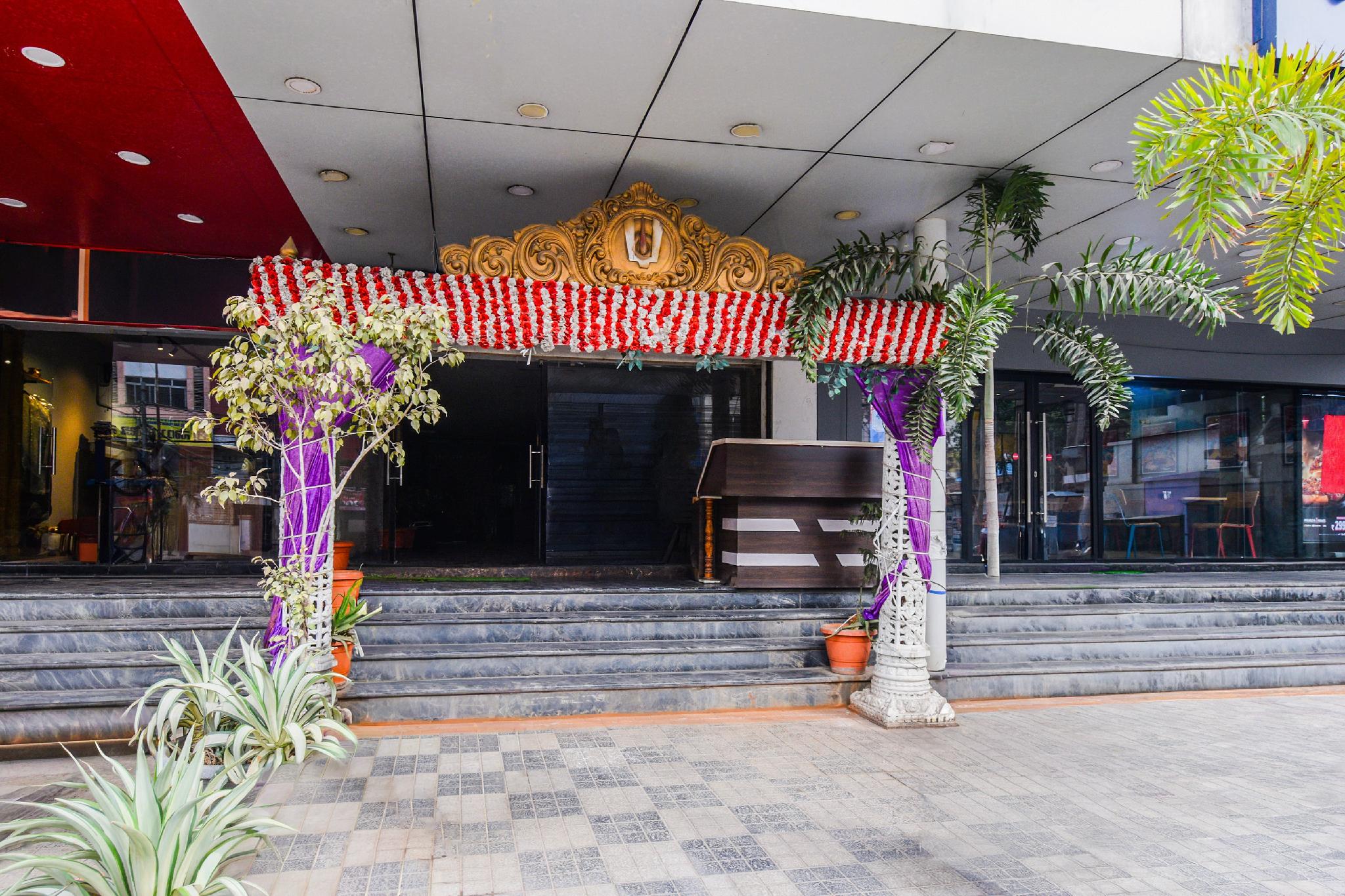 Oyo 10225 Hotel Sree Chandana 16/50