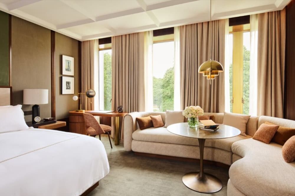 2 Bedrooms, Mayfair, Junior Suite, King and Twin Beds