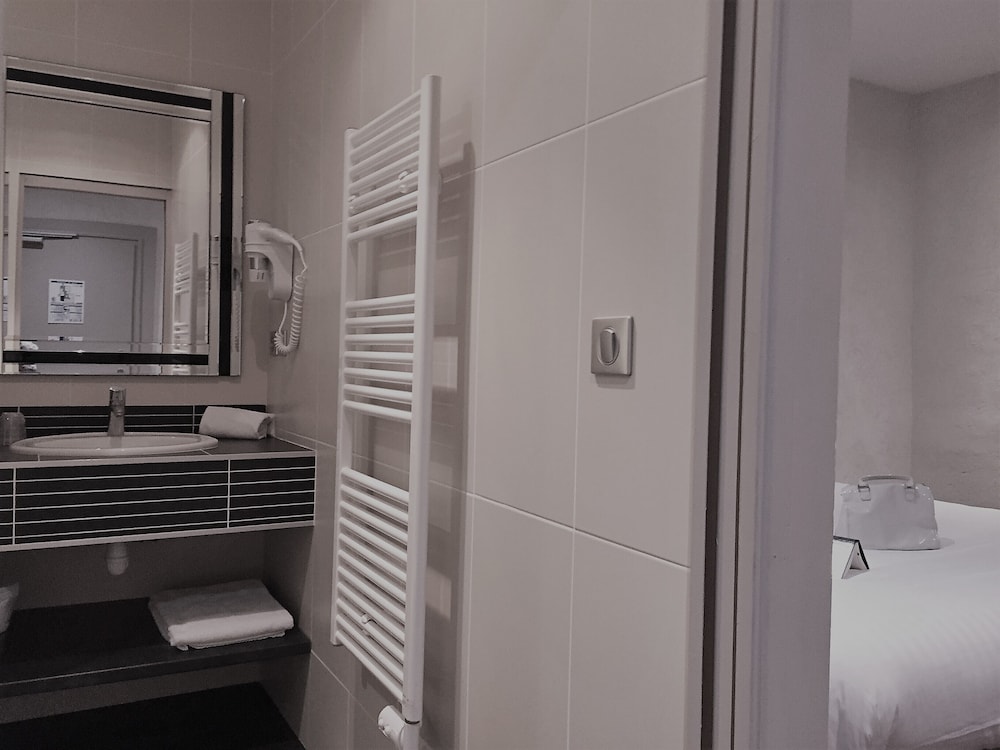 غرفة غراند كومفورت بسرير كينج، HOTEL DE LA COURONNE 6/6