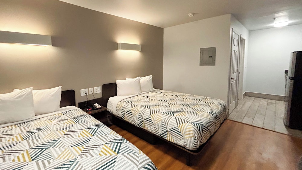 2 Full Beds - Smoking, Kitchen