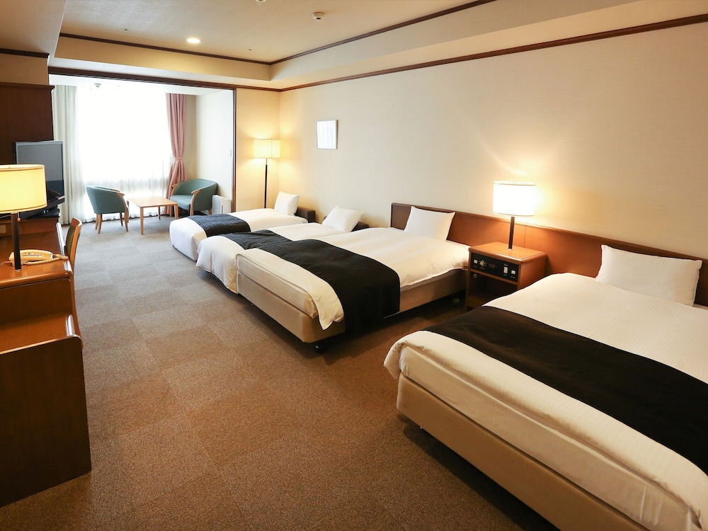 Economy, Twin Beds, Two Extra Beds, 2 Sofa, Smoking