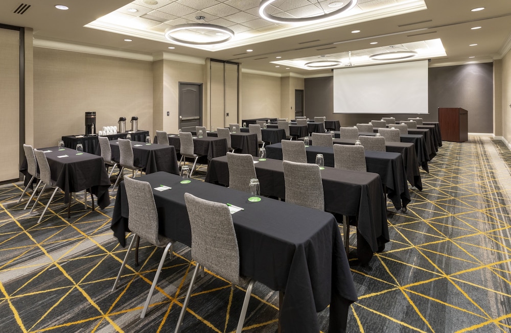 Holiday Inn Hotel Suites Maple Grove Nw Mpls Arbor Lks 66/76