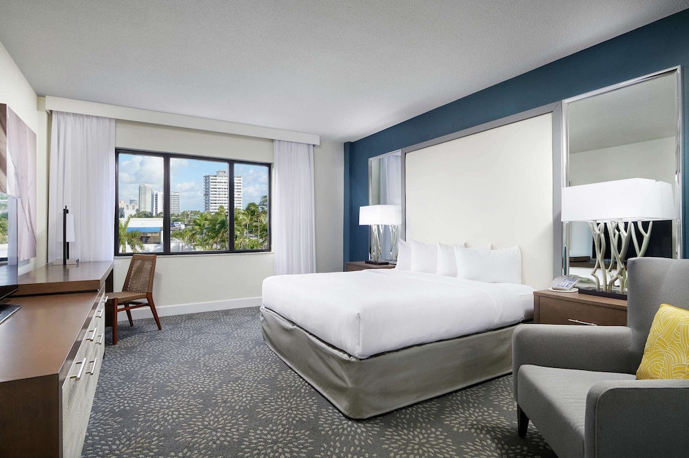 ROOM, KING BED, MARINA VIEW, MARINA BUILDING