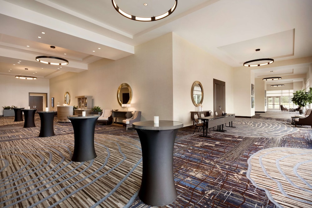 Embassy Suites by Hilton San Antonio Landmark 33/57