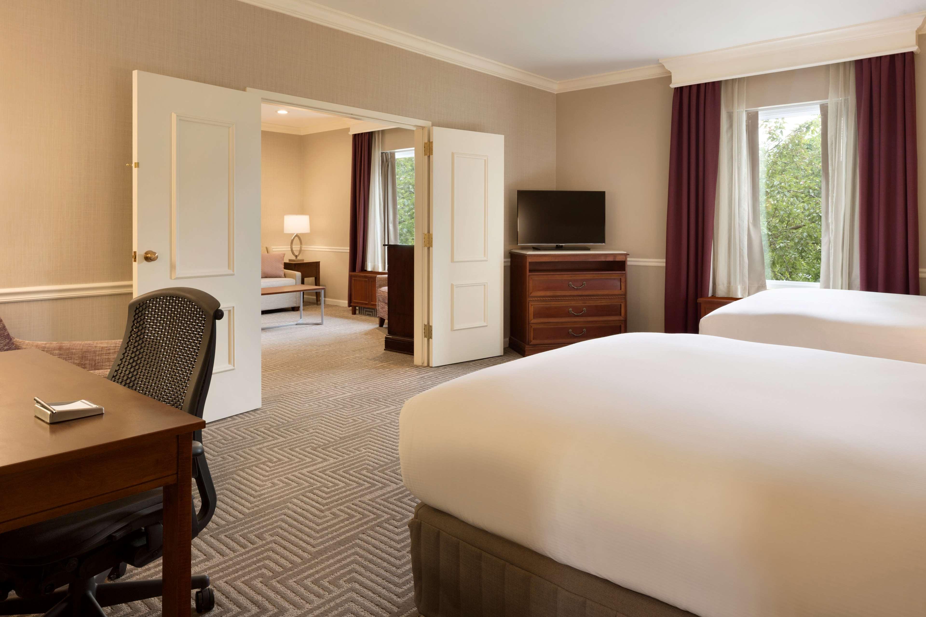 1 BEDROOM, SUITE, 2 QUEEN BEDS