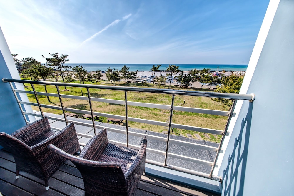 Marevo Beach Hotel 2/76