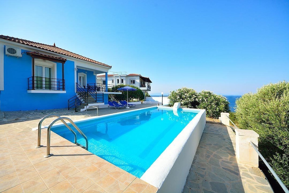 Mouzakis Villas 33/37