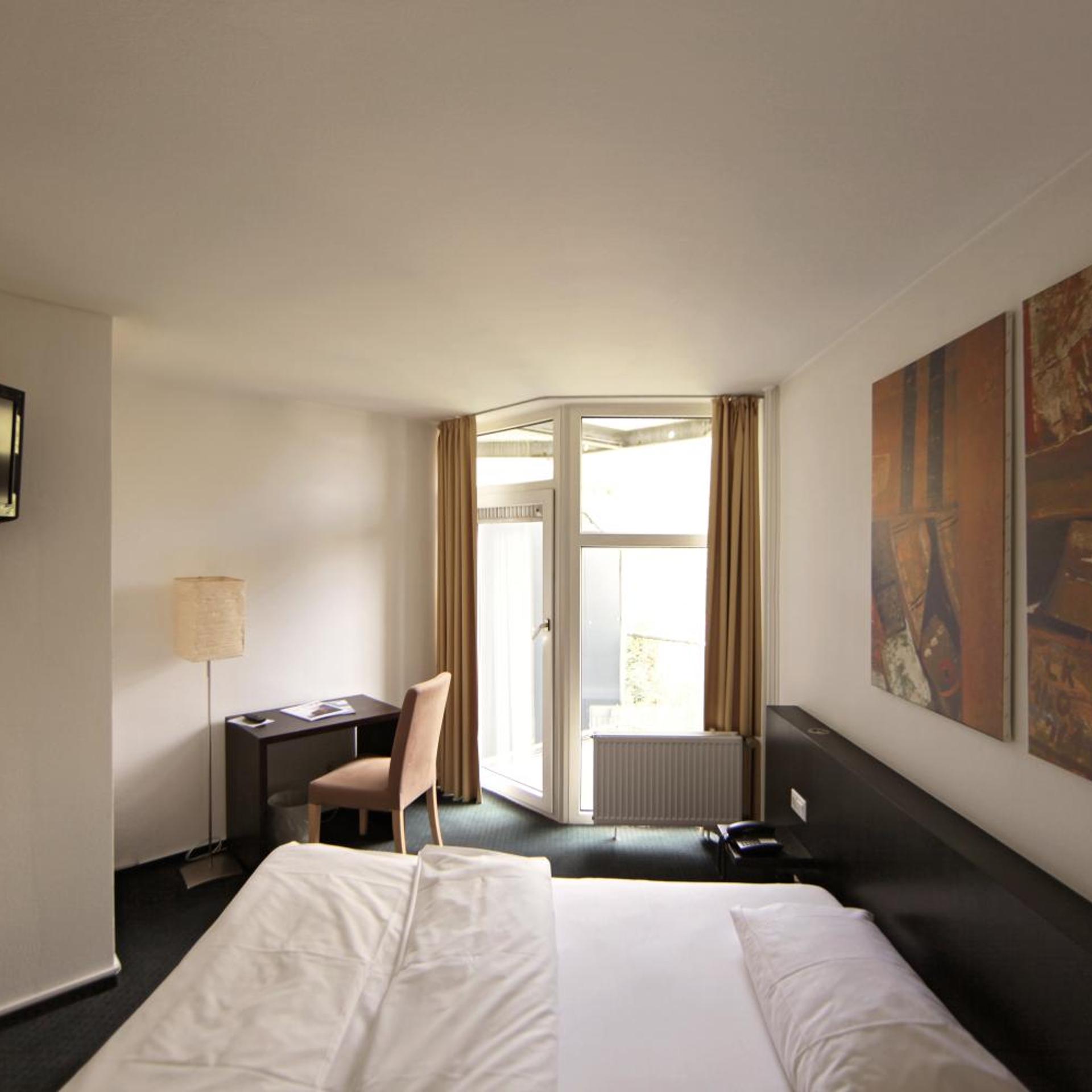 Budget, Single, Wald & Golfhotel Lottental 4/14