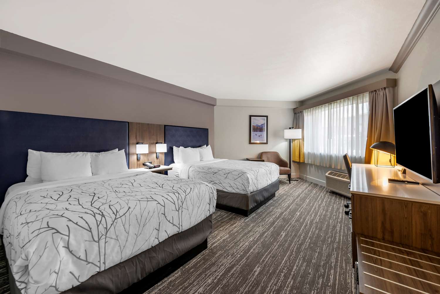 Room, 2 Queen Beds, Pool View, Balcony